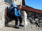 43 Alla Seconda Baita del Vaccaro (1519 m) un attimo di sosta